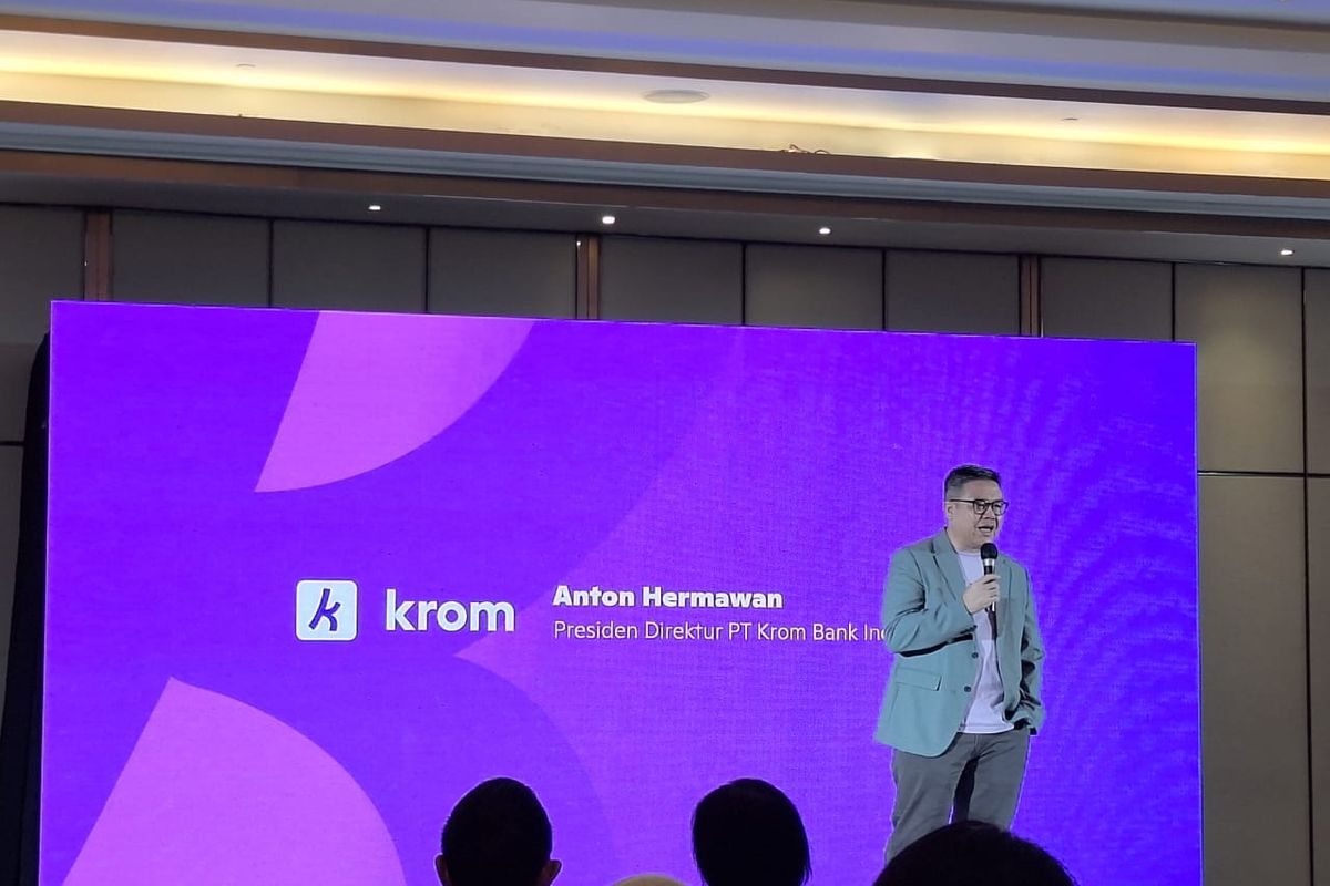 Presiden Direktur PT Krom Bank Indonesia Tbk Anton Hermawan dalam acara Konferensi Pers Peluncuran Layanan Perbankan Digital Krom, Selasa (27/2/2024).