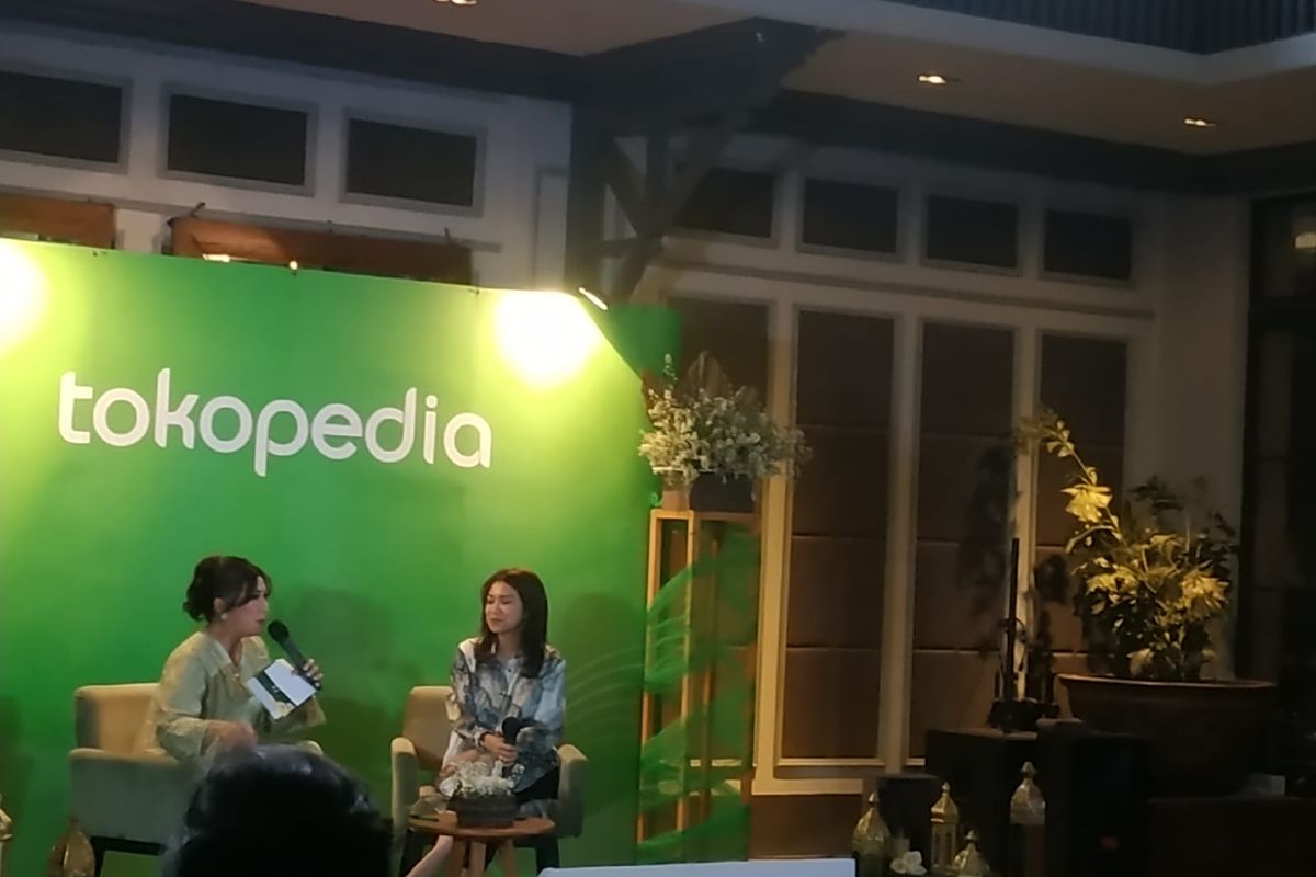 Direktur Corporate Affairs Tokopedia Nuraini Razak dalam acara Bicara Tren Belanja Online Ramadhan 2023 di Kuningan, Jakarta Selatan, Senin (10/4/2023).