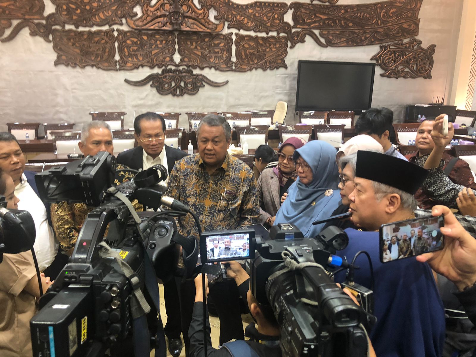 Paripurna DPR RI Setujui Perry Warjiyo Kembali Pimpin Bank Indonesia