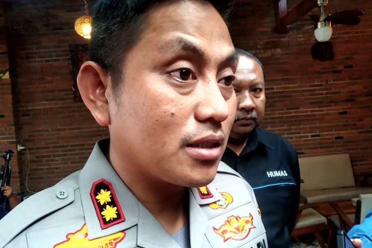 Kapolres Blitar Kota AKBP Danang Setiyo PS menjawab pertanyaan wartawan, Rabu (30/8/2023)