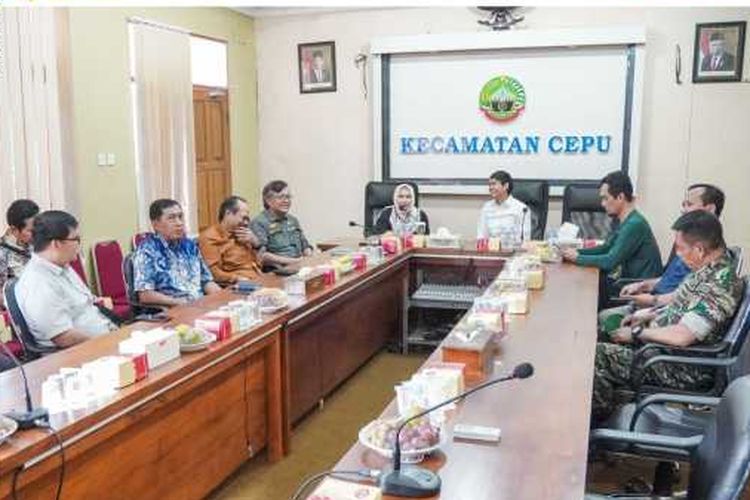 Untuk mengawal proses penyertifikatan tanah, Wakil Menteri ATR/Wakil Kepala BPN (Wamen ATR/Waka BPN), Raja Juli Antoni hadir mengunjungi masyarakat di Blora, Jawa Tengah.