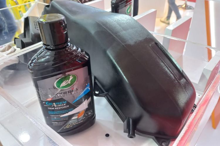 Cairan trim restorer, bisa bikin bodi plastik menjadi hitam pekat kembali