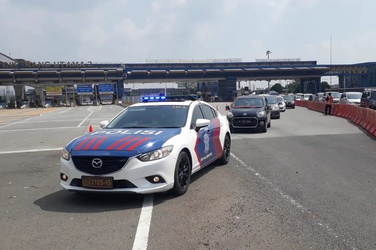 Diskresi lalu lintas one way diterapkan sepanjang 193 kilometer di KM 70 Gerbang Tol (GT) Cikampek Utama (CIkatama) Tol Jakarta-Cikampek hingga KM 263 GT Palimanan Tol Cikopo-Palimanan (Cipali), pada Kamis (6/6/2019).