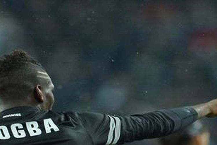 Gelandang Juventus, Paul Pogba, merayakan golnya ke gawang Bologna, pada pertandingan Serie-A, di Juventus Stadium, Rabu (31/10/2012).