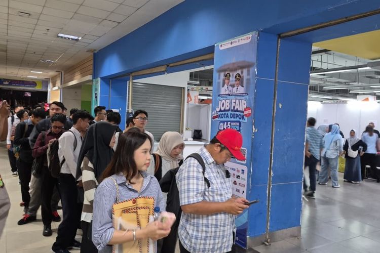 Satu Datang Coba Peruntungan, Satu Lagi Memburu Pekerjaan Pertama di Job Fair Depok