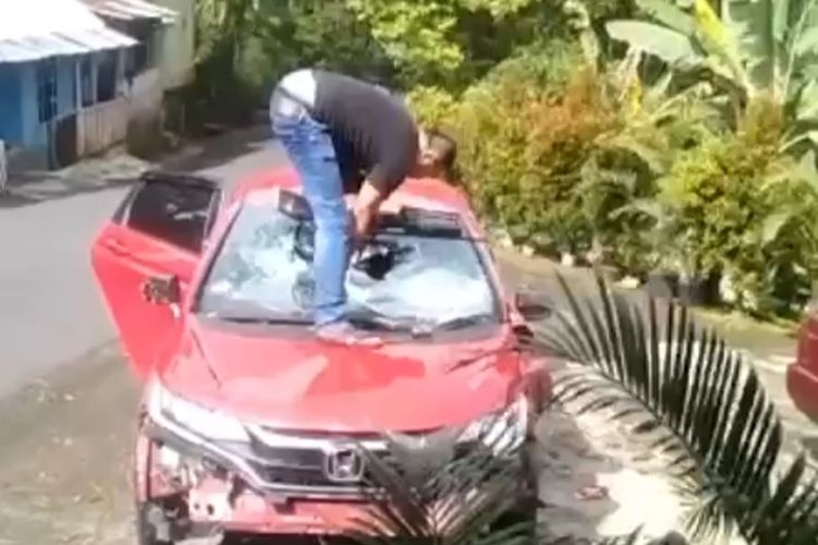 Anggota Polda Jateng ngamuk dan rusak mobil di Kabupaten Kendal, Jawa Tengah (Jateng)