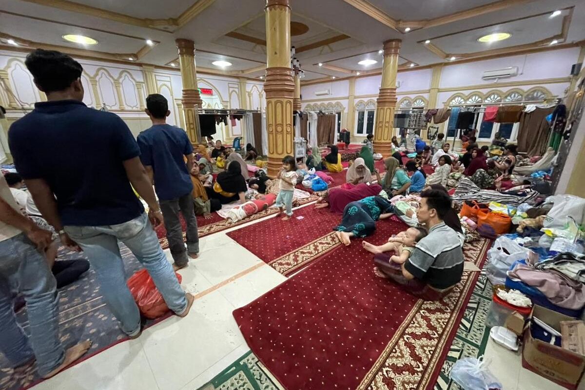 Pengungsi di Blang Peuria, Kecamatan Samudera, Kabupaten Aceh Utara, Minggu (30/11/2025)