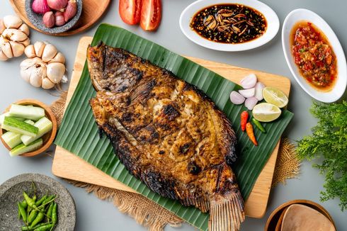 Resep Ikan Bawal Bakar Bumbu Rujak, Ide Menu Malam Tahun Baru