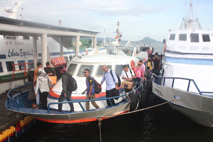 Semrawutnya lalulintas kedatangan kapal jurusan Nunukan – Tawau Malaysia di Pelabuhna Tunon Taka Nunukan  dikeluhkan TKI. Para penumpang kapal terpaksa melintasi kapal yang bersandar di terminal penumpang untuk turun dari kapal yang mereka tumpangi. 