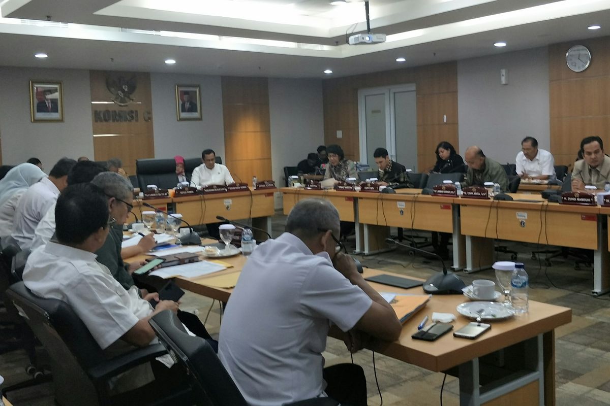 Rapat pembahasan rancangan KUA-PPAS 2020 antara Pemprov DKI dan Komisi C Bidang Keuangan DPRD DKI di Gedung DPRD DKI Jakarta, Jalan Kebon Sirih, Jakarta Pusat, Rabu (20/11/2019).