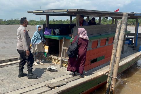 Polisi Sosialisasi Pemilu ke Pelabuhan-pelabuhan Rakyat di Bengkalis