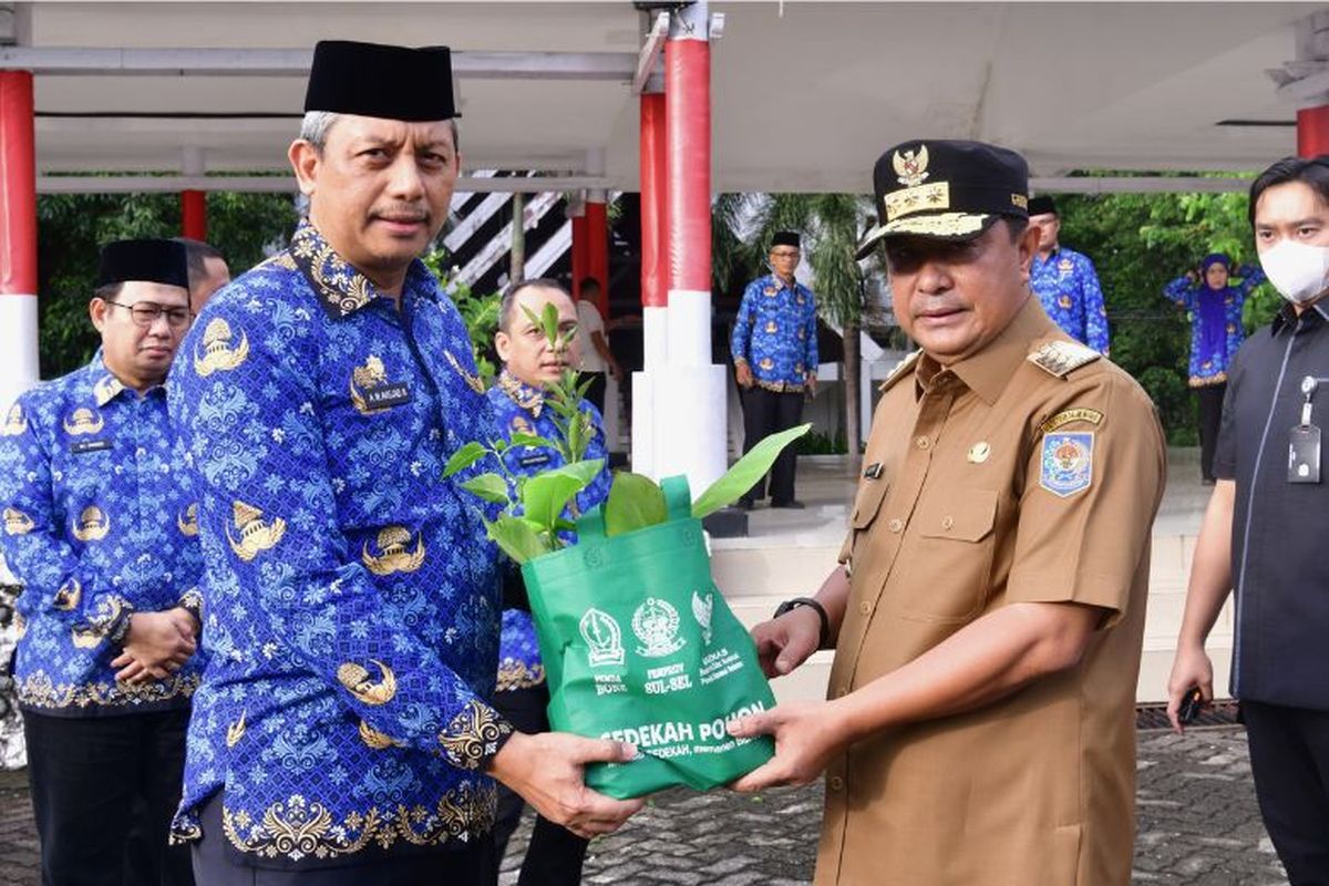 Pj Gubernur Sulsel Bahtiar Baharuddin (kanan). 