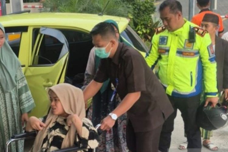 Ibu Hamil Akan Melahirkan di Tengah Kemacetan Jalur Puncak, Kapolsek Ciawi Buka Jalan ke RS