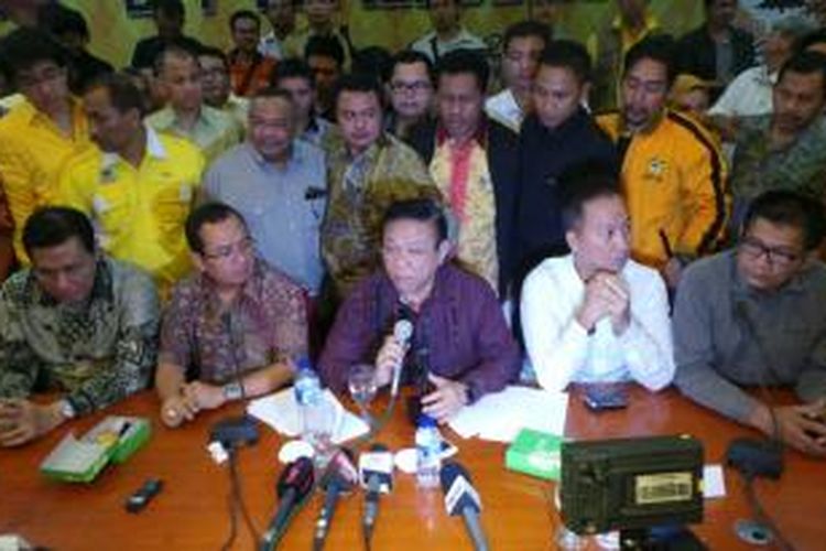 Wakil Ketua Umum Partai Golkar Agung Laksono membentuk Presidium Penyelematan Partai Golkar. Salah satu tugasnya adalah menyelenggarakan Munas IX Partai Golkar