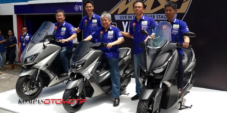 Yamaha MAXI Scooter, terdiri dari XMAX 250 (kanan), NMAX (tengah), dan TMAX.