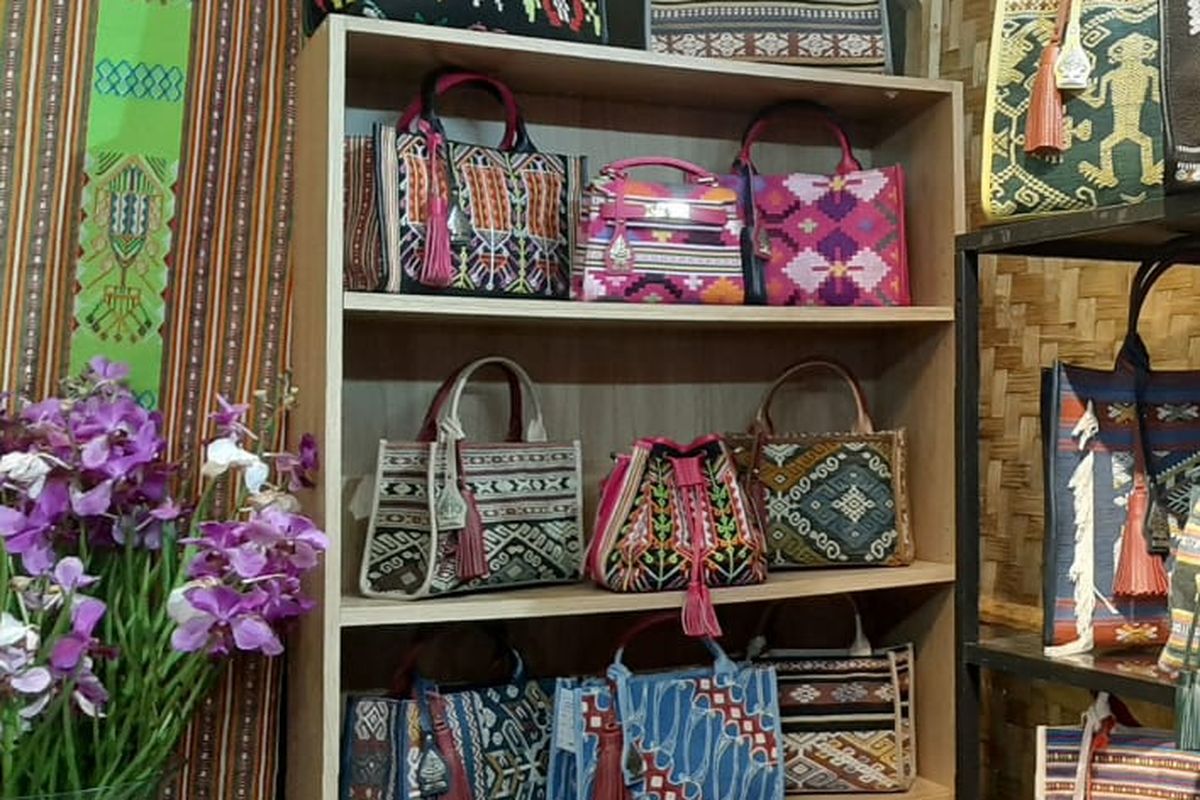Kisah Heri Roe, Suka Membuat Tenun Lalu Sukses Usaha Handbag