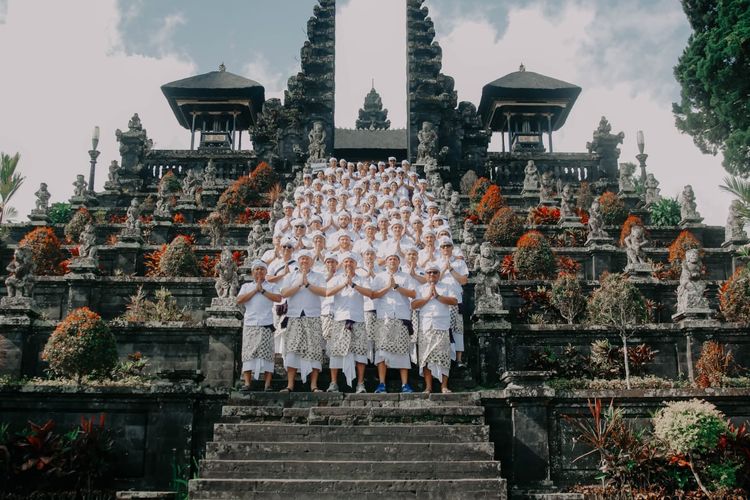 Bali United Memulai Musim dengan Doa, Saat Sepak Bola Bertemu Tradisi Suci di Bali
