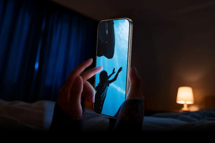 Untuk spesifikasi layarnya, Realme GT 8 menggunakan layar OLED 6,79 inci dengan refresh rate 144 Hz dan tingkat kecerahan puncak 7.000 nits.