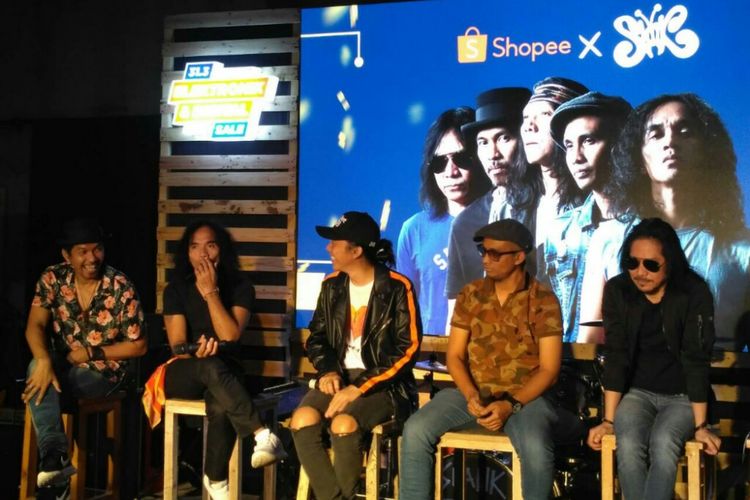 Grup musik Slank dalam jumpa pers di markas Slank, jalan Potlot, Duren Tiga, Jakarta Selatan, Jumat (1/3/2019).
