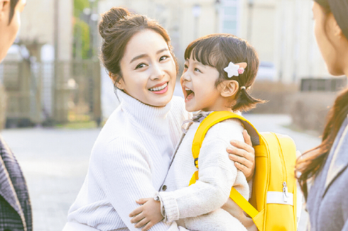Contek Gaya Simpel Aktris Kim Tae-Hee, Pemeran Hi, Bye Mama! 