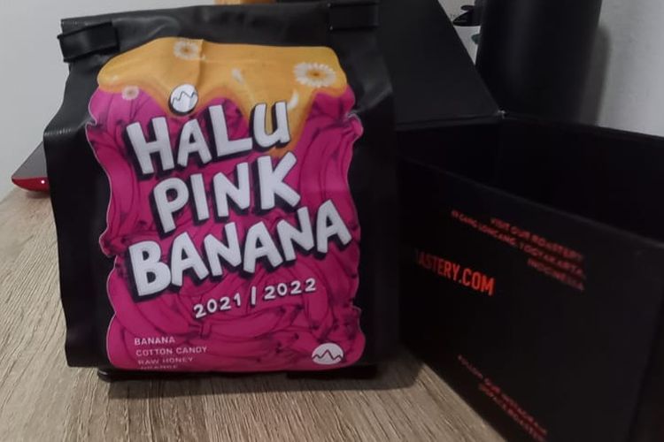 Kopi Halu Pink Banana produksi Space Coffee Roastery Jogja. 