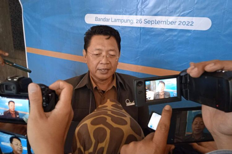 Sekretaris Kota Bandar Lampung Sukarma Wijaya memberikan klarifikasi terkait gaji guru PPPK yang disebut belum dibayar, Senin (26/9/2022). Sekda menyatakan pembayaran gaji dianggarkan pada APBD Perubahan 2022.