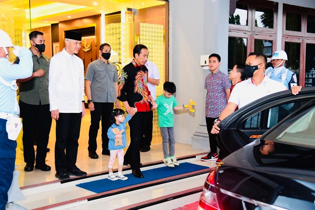 Usai Pengumuman Capres PDI-P, Ganjar dan Jokowi Terbang ke Solo Disambut Gibran