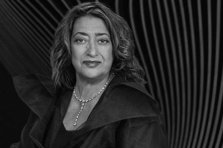 Zaha Hadid, seorang arsitek yang lahir di Baghdad pada tahun 1950, menjadi wanita pertama pemenang RIBA Royal Gold Medal. 