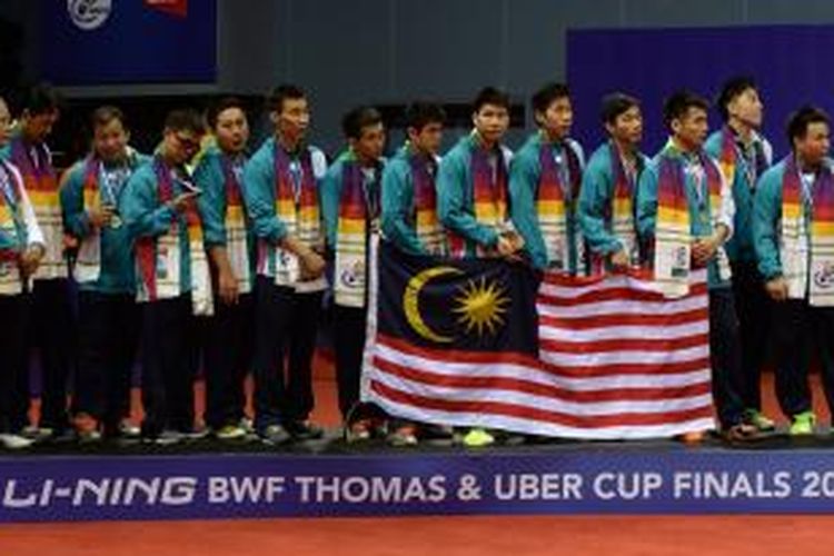 Tim Thomas Malaysia berpose di atas podium sebagai runner-up Piala Thomas 2014 yang berlangsung di Siri Fort Indoor Stadium, New Delhi, India. Malaysia kalah 2-3 dari Jepang pada final, Minggu (25/5/2014).