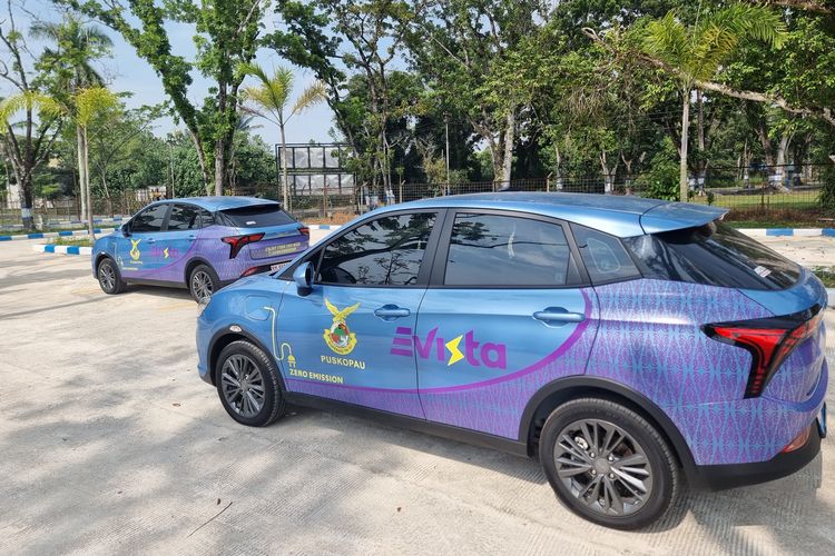 Neta V jadi taksi listrik di Bandara Sultan Syarif Kasim II (SKK II), Kota Pekanbaru, Riau.