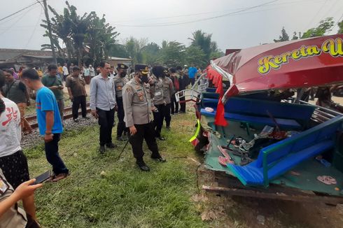 9 Penumpang Odong-odong Tewas Tertabrak Kereta Api di Serang