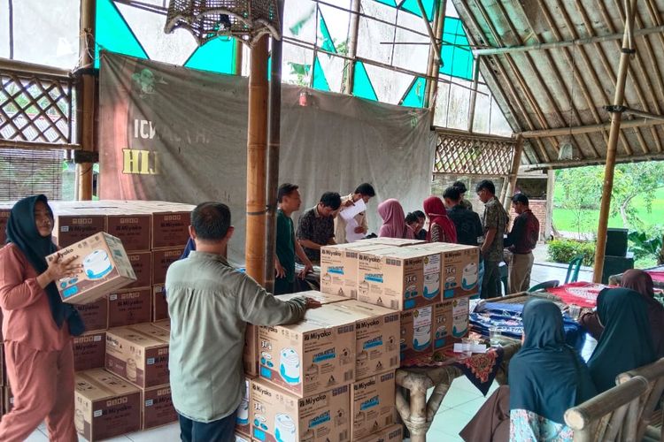 Kegiatan pemberian bantuan sosial (Bansos) dari Kementerian Energi dan Sumber Daya Mineral Republik Indonesia (Kementerian ESDM RI) diduga dijadikan lahan kampanye oleh partai tertentu. 