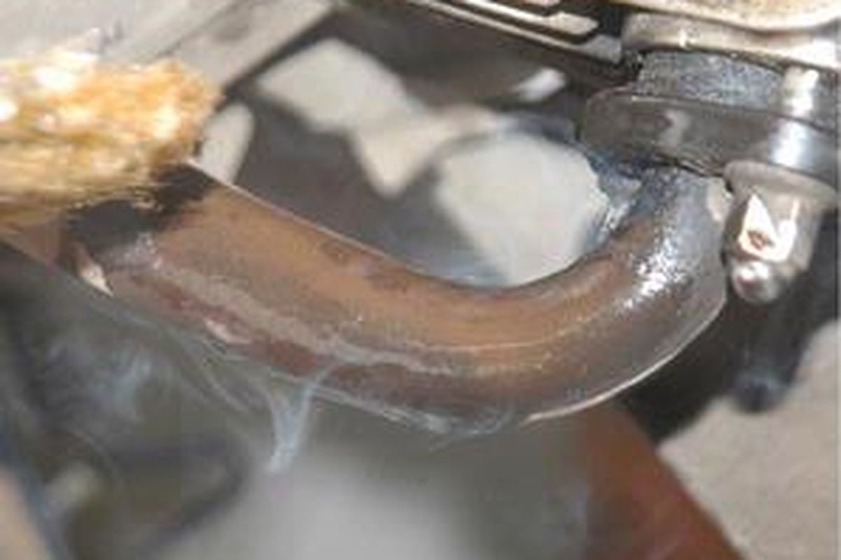 Setelah dioles oli bekas, dua hari karat lenyap