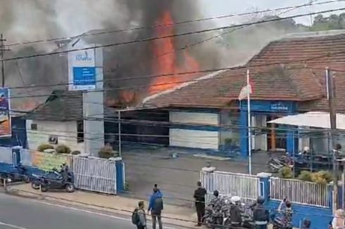 Deretan Toko dan Bank di Jalan Tasikmalaya-Garut Kebakaran, Bermula Api dari Kios Bakso