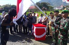 Cium Bendera Merah Putih, 4 Mantan Anggota OPM Resmi Kembali ke NKRI