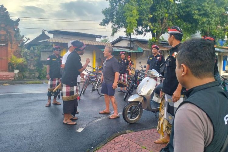 WNA Asal AS Diamankan Saat Nyepi di Gianyar, Kedapatan Berjalan Kaki di Jalan Raya