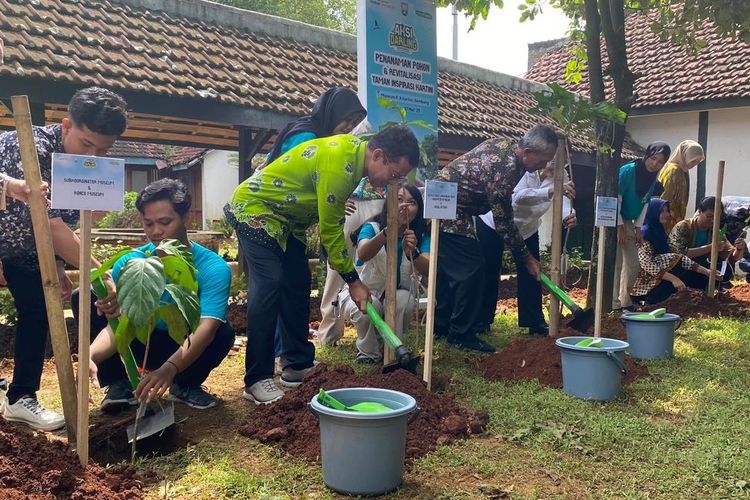 BLDF Revitalisasi Taman Museum RA Kartini, Tanam Bunga hingga Pohon Herbal