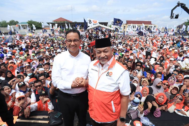 Presiden Partai Keadilan Sejahtera (PKS) Ahmad Syaikhu bersama capres nomor urut 1 Anies Baswedan.