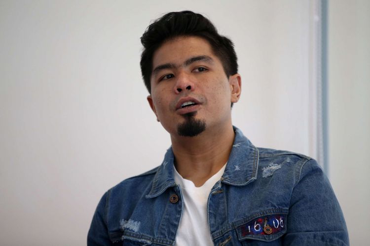 Penyanyi Bambang Reguna Bukit atau akrab disapa Bams saat tampildi Selebrasi (Selebritas Beraksi) yang digelar Kompas.com dan Kompas TV di Studio 1 Menara Kompas, Jakarta, Senin (26/3/2018). Ia tengah mempromosikan singel terbarunya yang berjudul Solo.