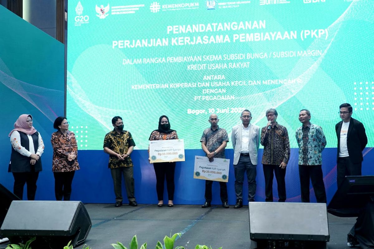 Penandatanganan PKP Dalam Rangka Pembayaran Subsidi Bunga KUR Antara Deputi Bidang Usaha Mikro dengan PT Pegadaian di Bogor, Jumat (10/6/2022).