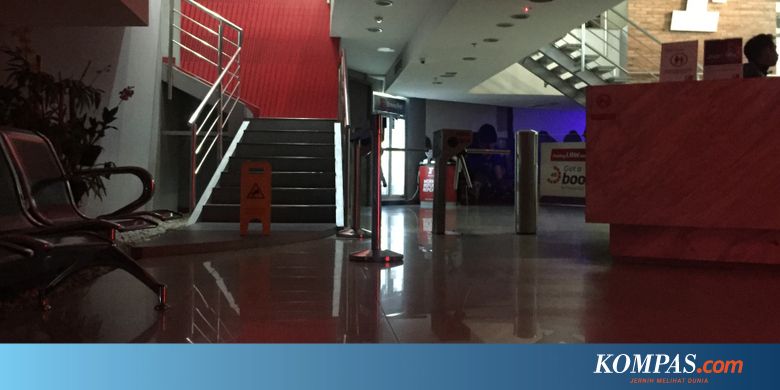 Pipa Bocor Sebabkan Beberapa Tempat Di Mal Taman Anggrek