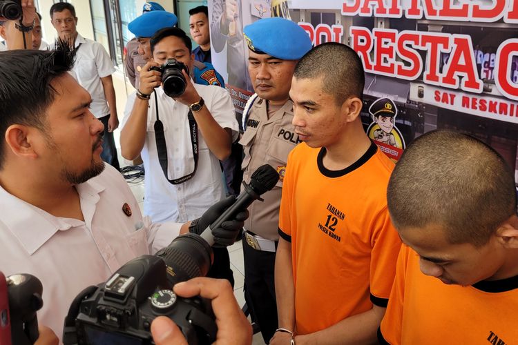 Dua pemuda pelaku pencurian dengan pemberatan diamankan di Mapolresta Cilacap, Jawa Tengah, Selasa (15/8/2023).