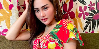 Istri Maell Lee, Intan Ratna Juwita