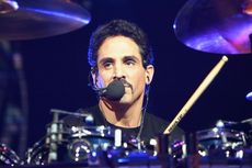 Musisi Deen Castronovo Keluar dari Band Dead Daisies