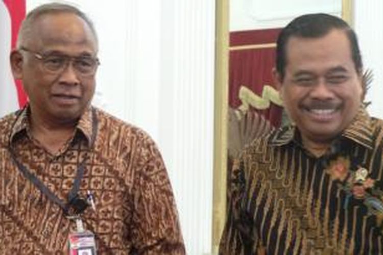 Ketua KPK sementara Taufiequrachman Ruki bersama Jaksa Agung HM Prasetyo di istanq kepresidenan, Rabu (25/2/2015).