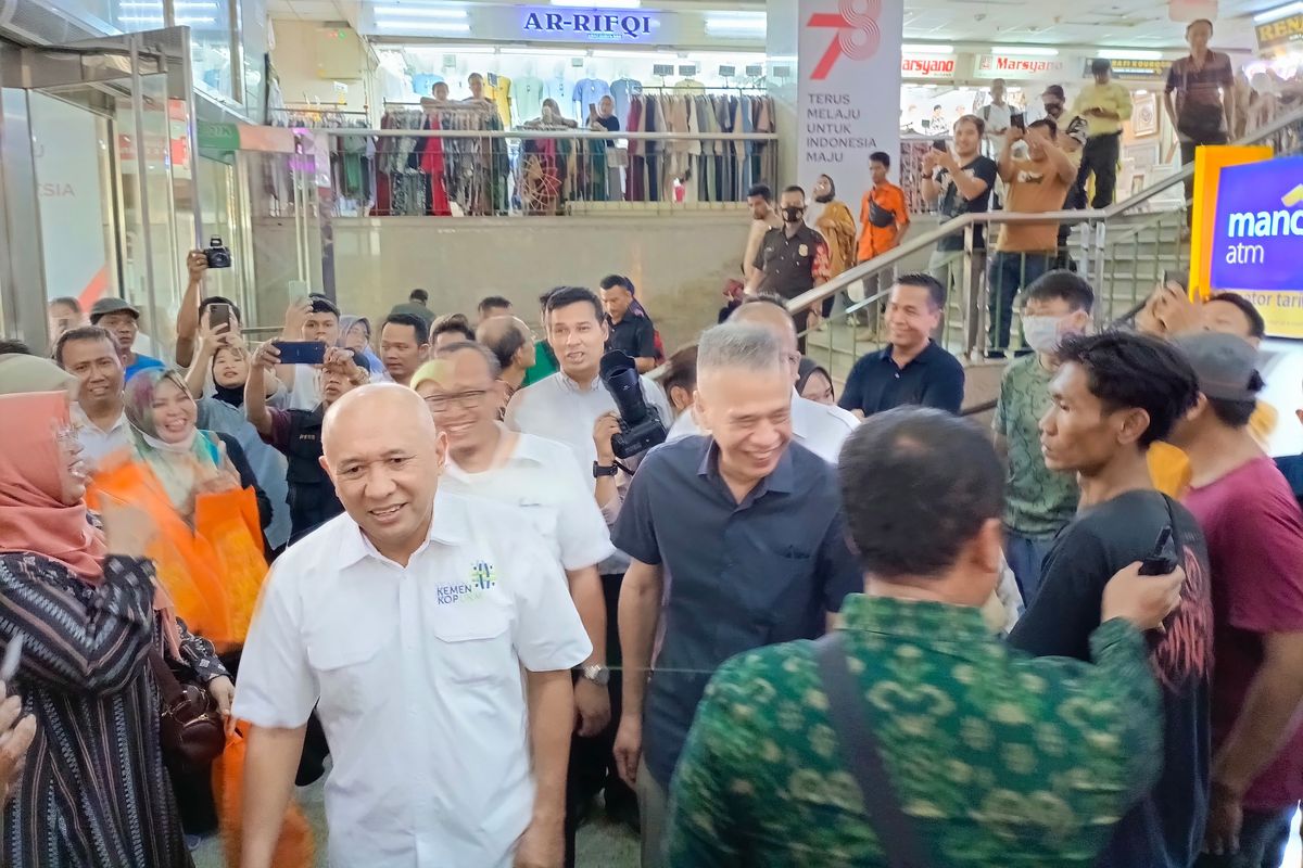 Teten Masduki Menteri Koperasi dan UKM sidak Pasar Tanah Abang, Selasa (19/9/2023)