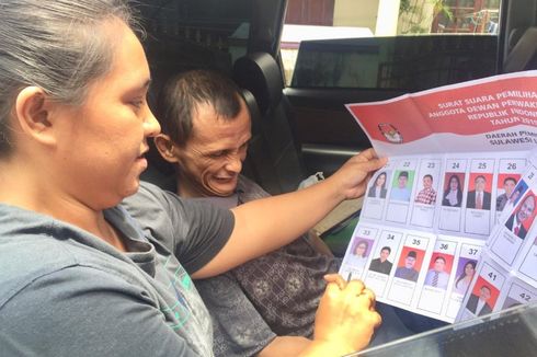 Pemilih Disabilitas di Manado Nyoblos di Dalam Mobil