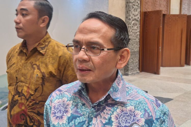 Kepala Eksekutif Pengawas Lembaga Pembiayaan, Perusahaan Modal Ventura, Lembaga Keuangan Mikro, dan Lembaga Jasa Keuangan Lainnya OJK Agusman ketika ditemui pada  Pertemuan Tahunan Industri Jasa Keuangan (PTIJK) Tahun 2025 di Jakarta, Selasa (11/2/2025).