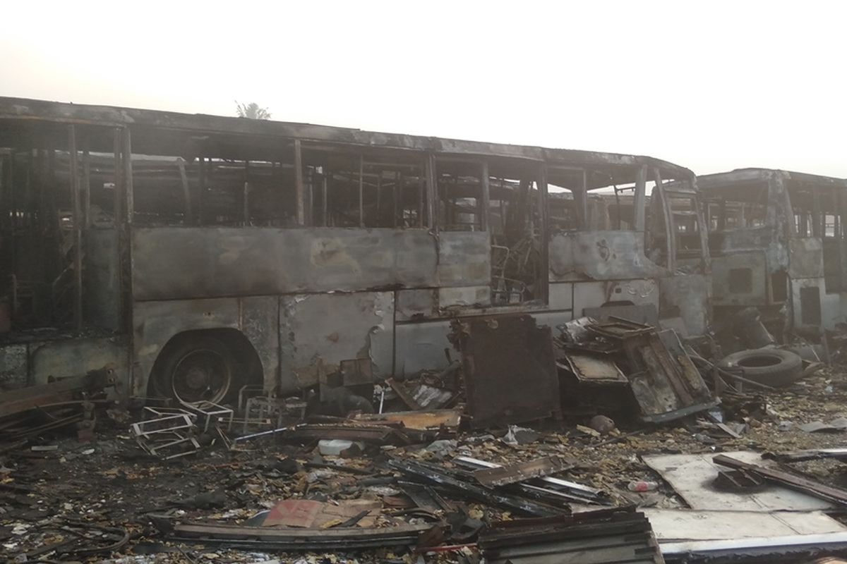ilustrasi/Puluhan bus terbakar di terminal Pondok Cabe, Tanggerang Selatan, Jumat (27/9/2019)