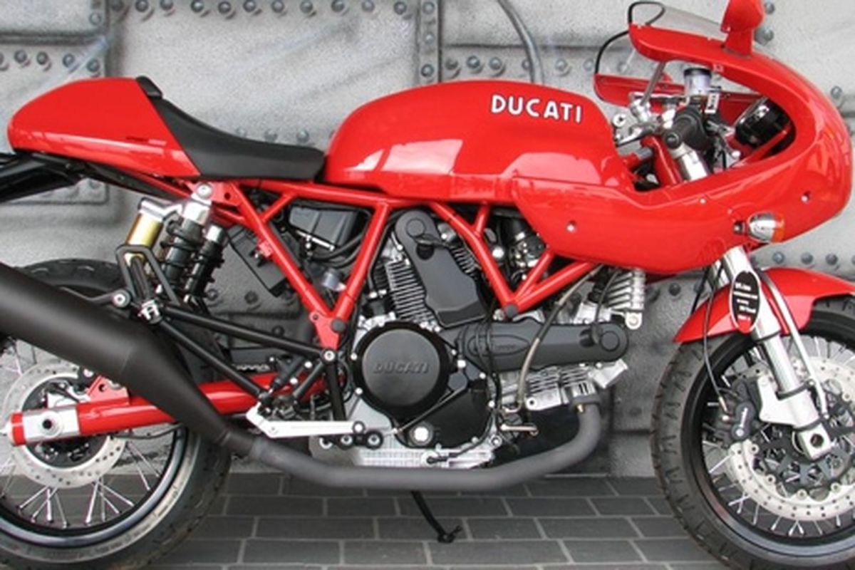 Sepeda motor bertampang lawas tapi trengginas, diproduksi untuk mengangkat kembali derajat balap klasik Ducati di era 1970-an.